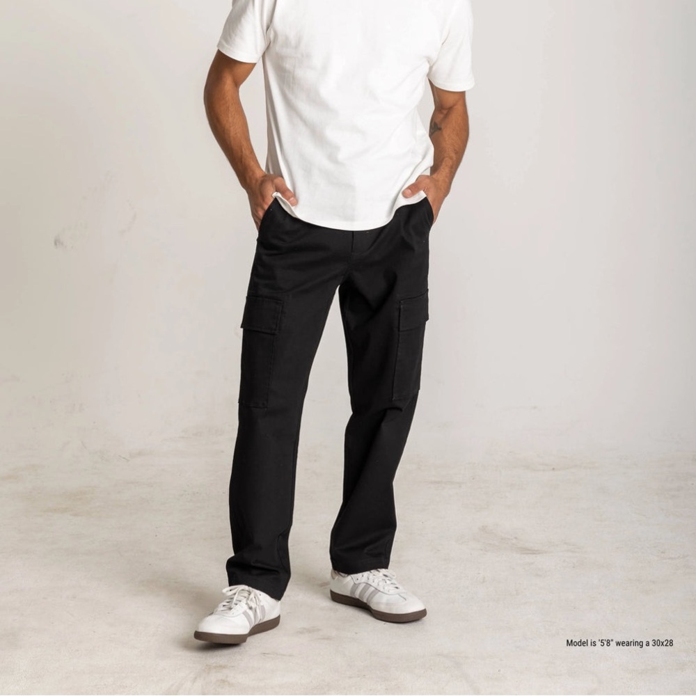 Abbreviated Men’s Black Cargo Pants
